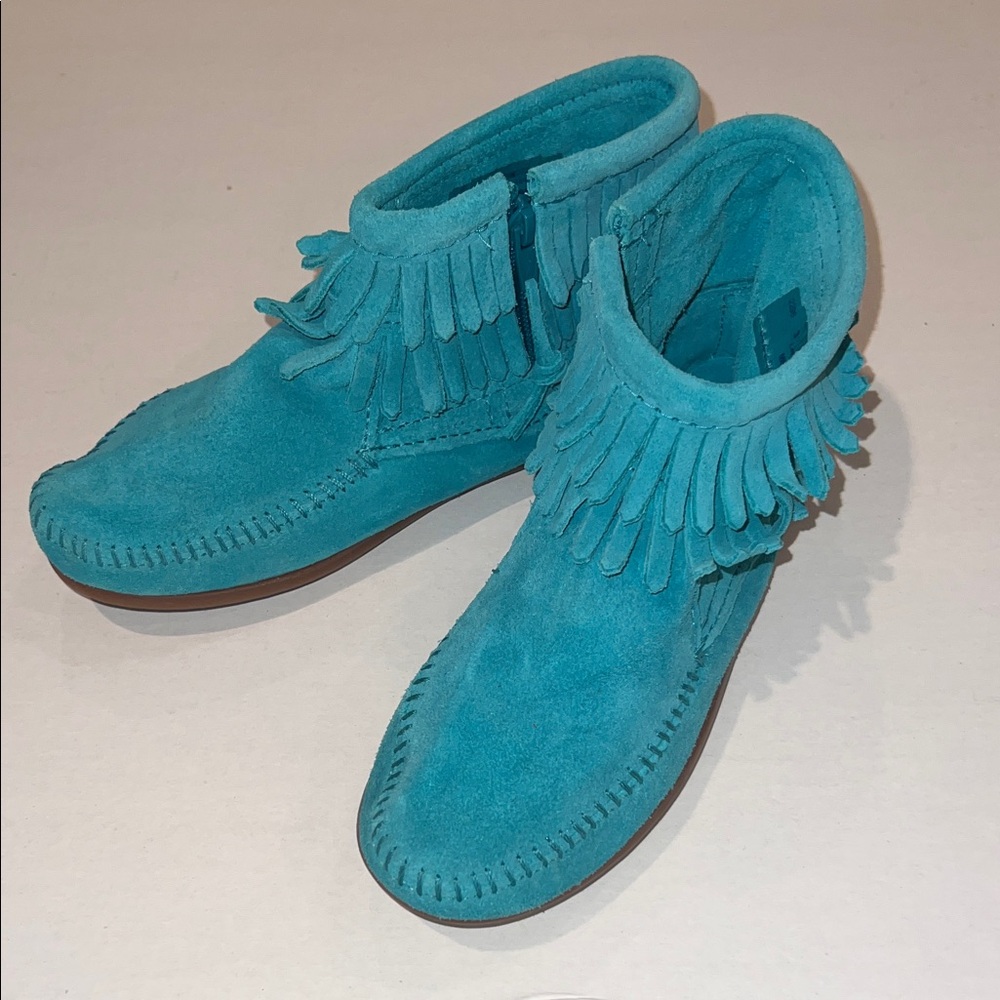 Minnetonka Fringe Turquoise Boots